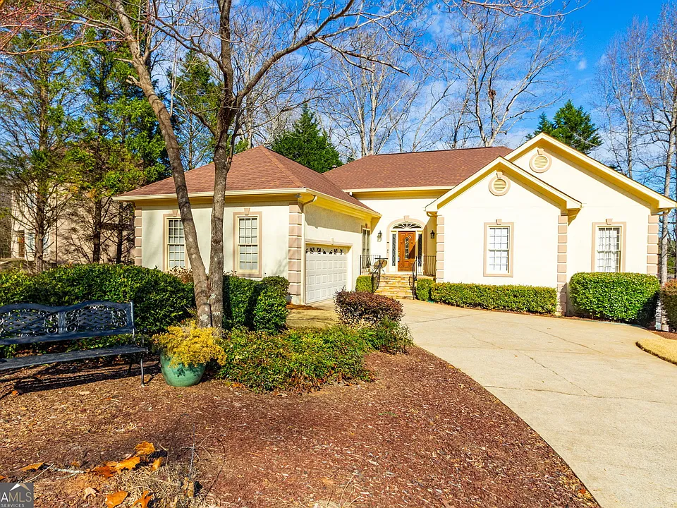 612 Redbud Ln