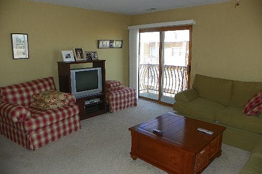 3rd image of 4012 W 105th St APT 3C