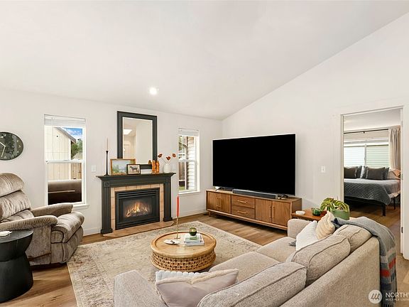 3rd image of 517 Ferry Street SW
