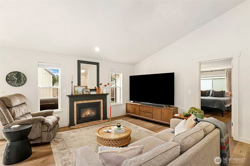 3rd image of 517 Ferry Street SW