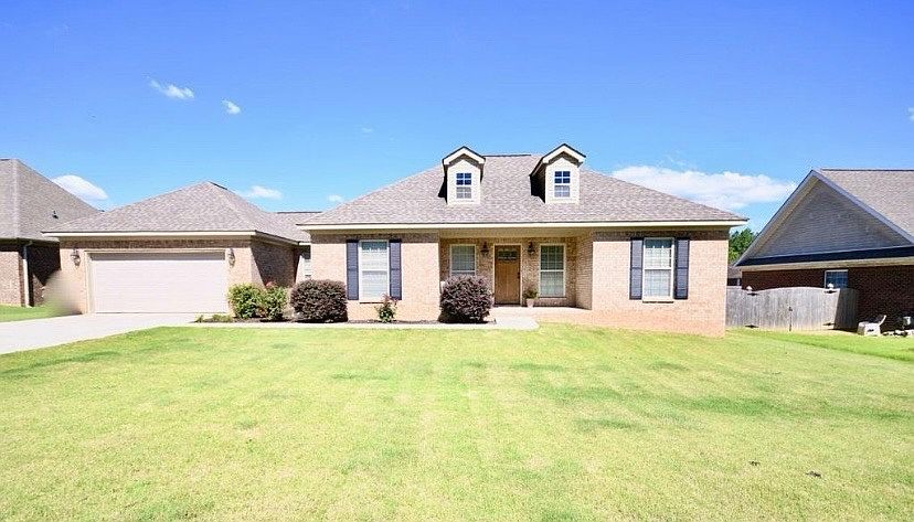 1st image of 408 Pembrooke Cir SE