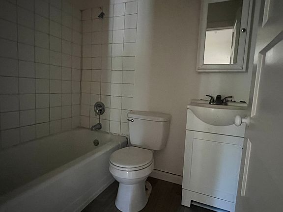 2nd image of 2024 Willow Ave