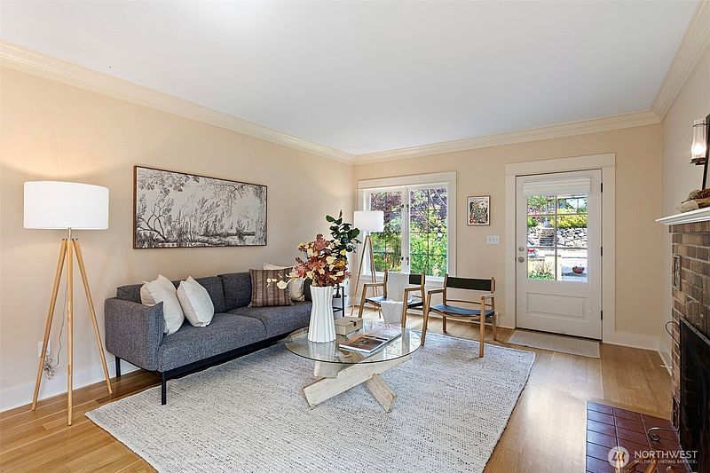 5th image of 4403 4th Avenue NW