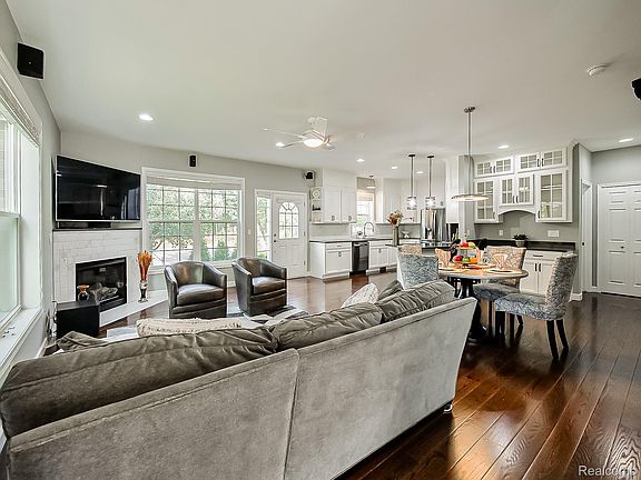 4th image of 14200 Terrace Ct
