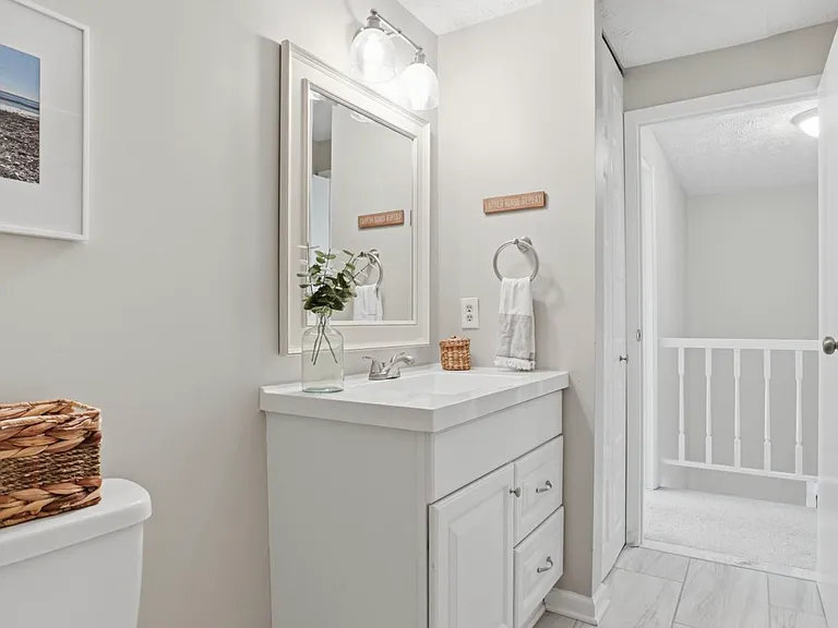 Upstairs full shared bath