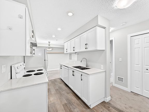 5th image of 11511 27th Ave NW #220