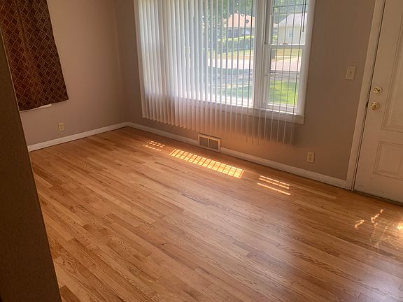 2nd image of 1903 Barton Blvd