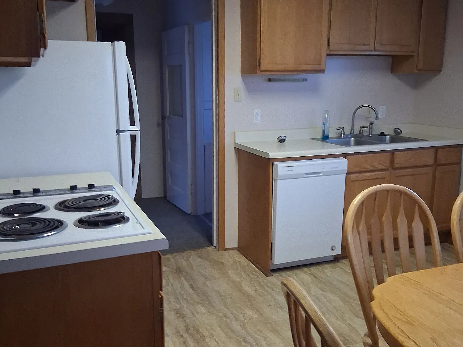 3 bed, 1300 sqft, $1,200 — Photo 2