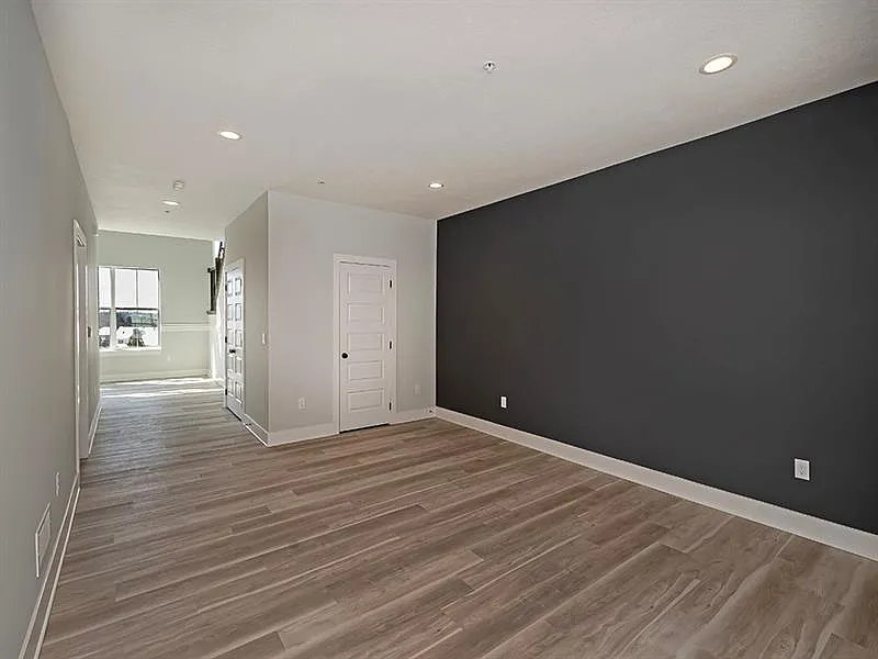 3 bed, 3.5 bath, 2235 sqft, $4,100 — Photo 3
