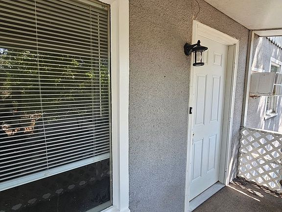 4th image of 831 Niantic St #B