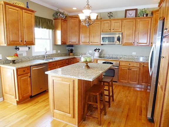 5th image of 415 Deerfield Dr