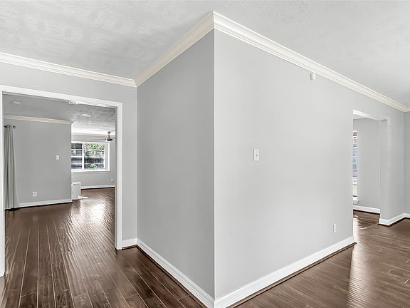 4th image of 211 W North Hill Dr