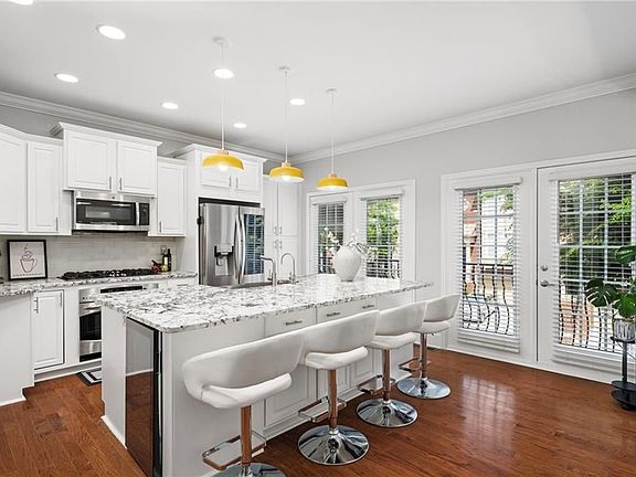 4th image of 2872 Overlook Way