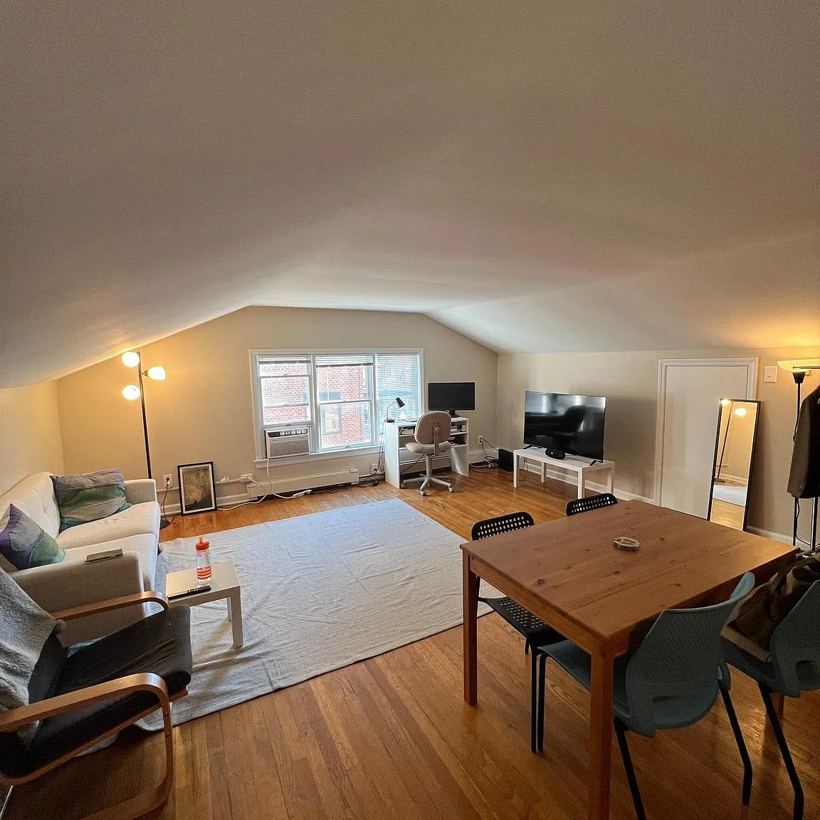 1 bed, 1.0 bath, $2,000 — Photo 1