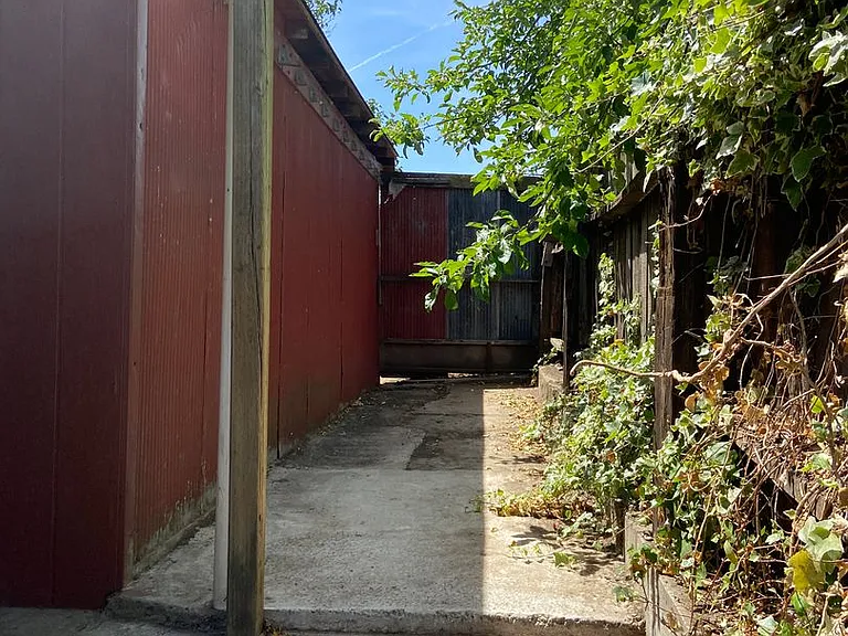 740 E 19th St — Photo 25