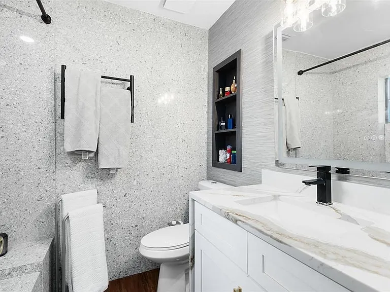 106 Edgewater Dr — Photo 13