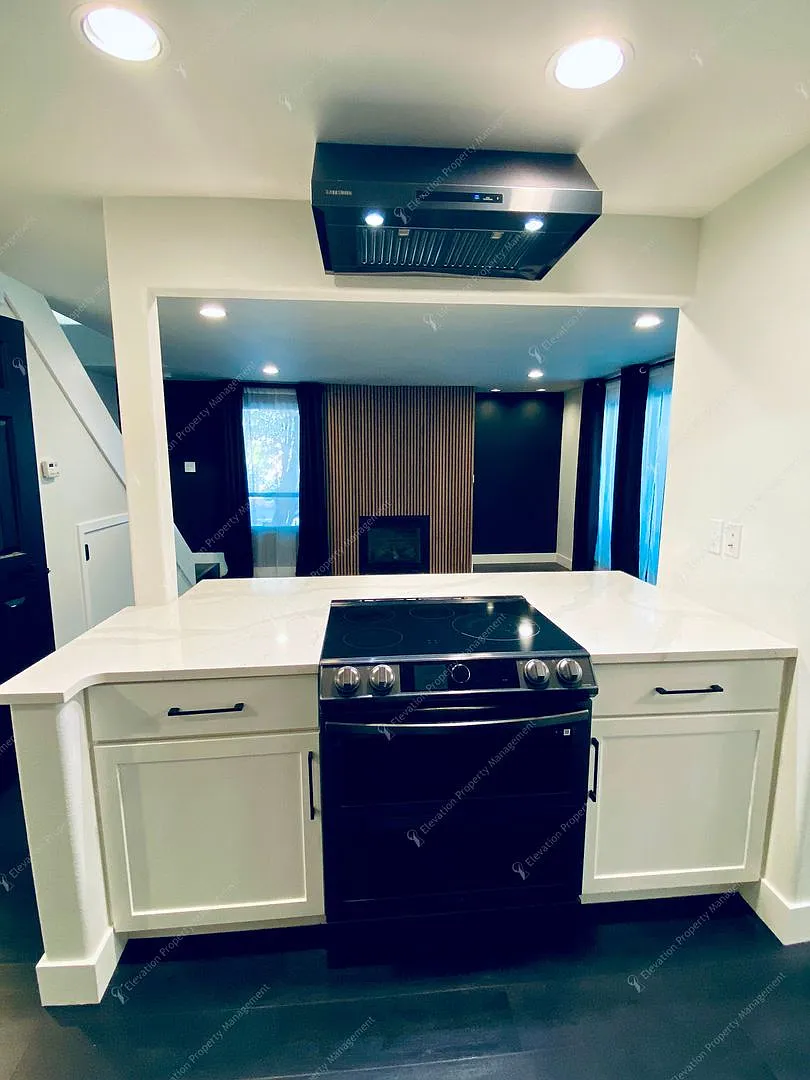 Renovated 1 BR - 1.5 BA Condo near Downtown Bend! — Photo 3
