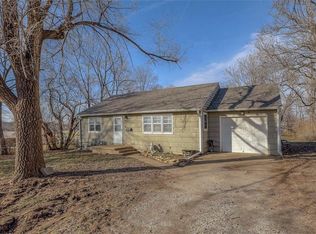 5816 Barrymore Dr, Kansas City, MO 64134