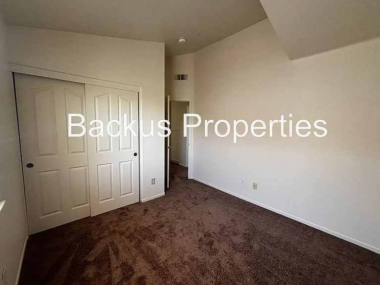 1065 Kensington Way — Photo 18