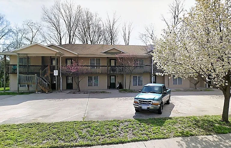 1602 Paris Rd — Photo 1