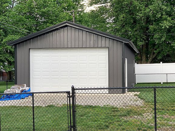 5th image of 310 E Harmon Dr