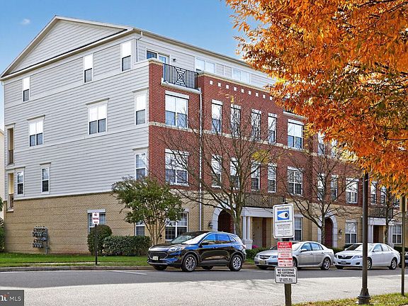 3rd image of 43669 McDowell Sq
