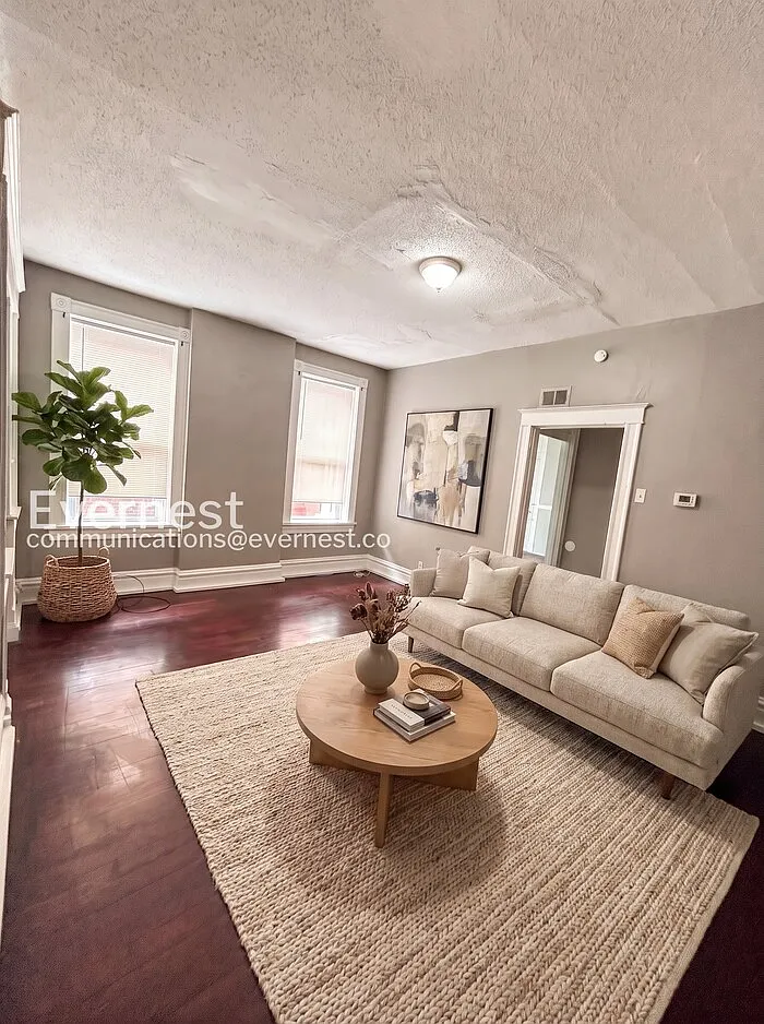 2 bed, 1.0 bath, 1000 sqft, $1,075 — Photo 2