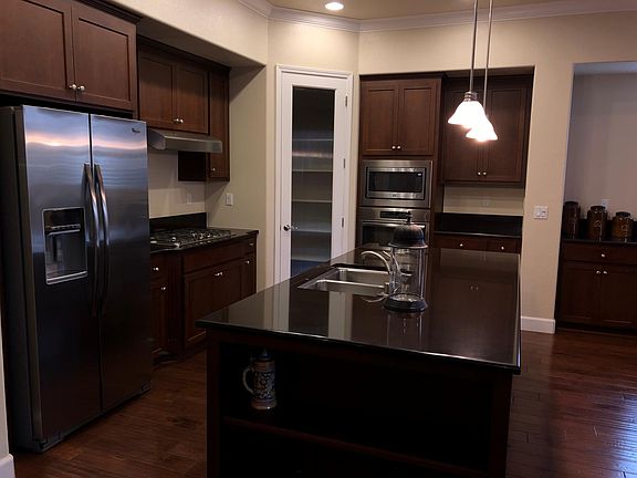 4th image of 990 Golden Pond Dr