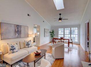 1102 Huntmaster Ter NE UNIT 301, Leesburg, VA 20176