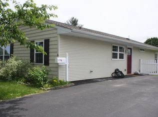 6 Peartree Ln, Levittown, PA 19054