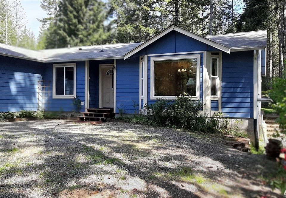 1st image of 391 NE Lakeshore Dr