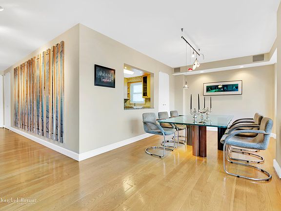 3rd image of 420 E 72nd St APT 10B