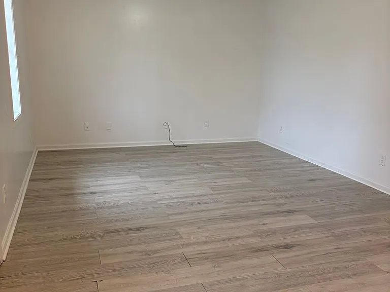 2102B Clark St — Photo 3