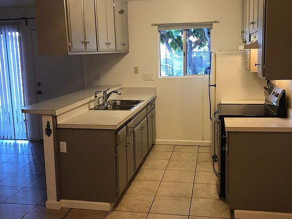 2nd image of 1636 Oliver Ave APT 1