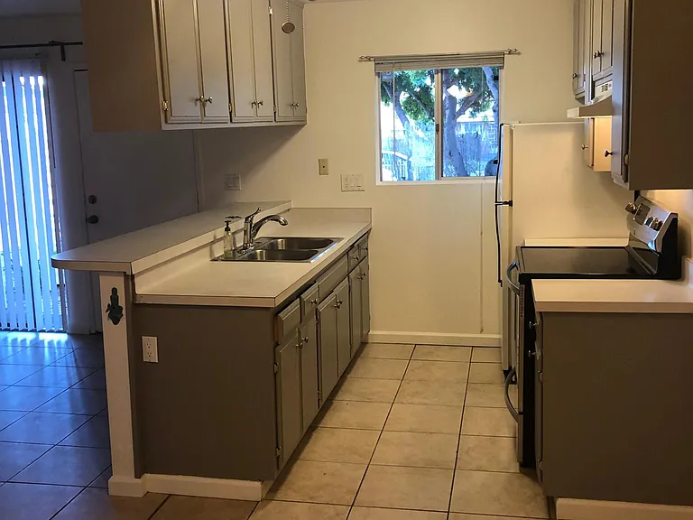 1636 Oliver Ave #1 — Photo 2