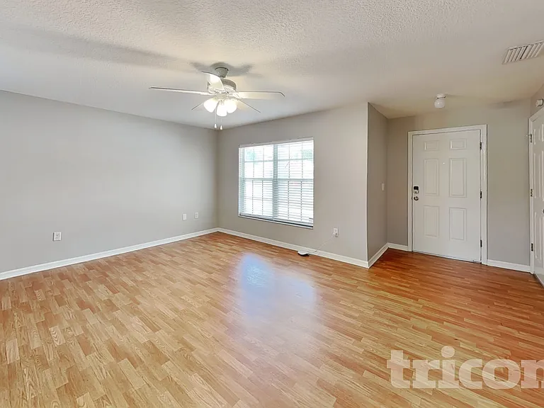 10211 Summerview Cir — Photo 3