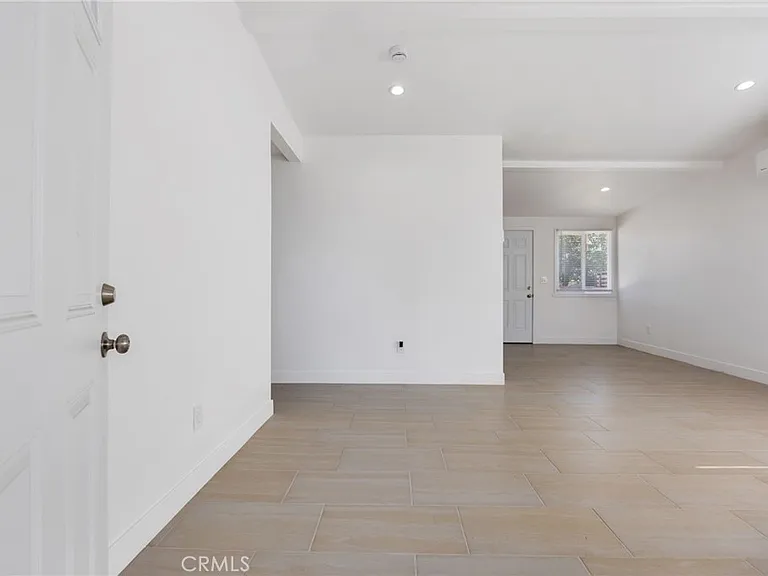 709 W Avenue H12 — Photo 3