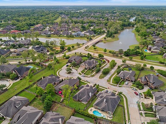 2nd image of 10 Cloud Brook Dr