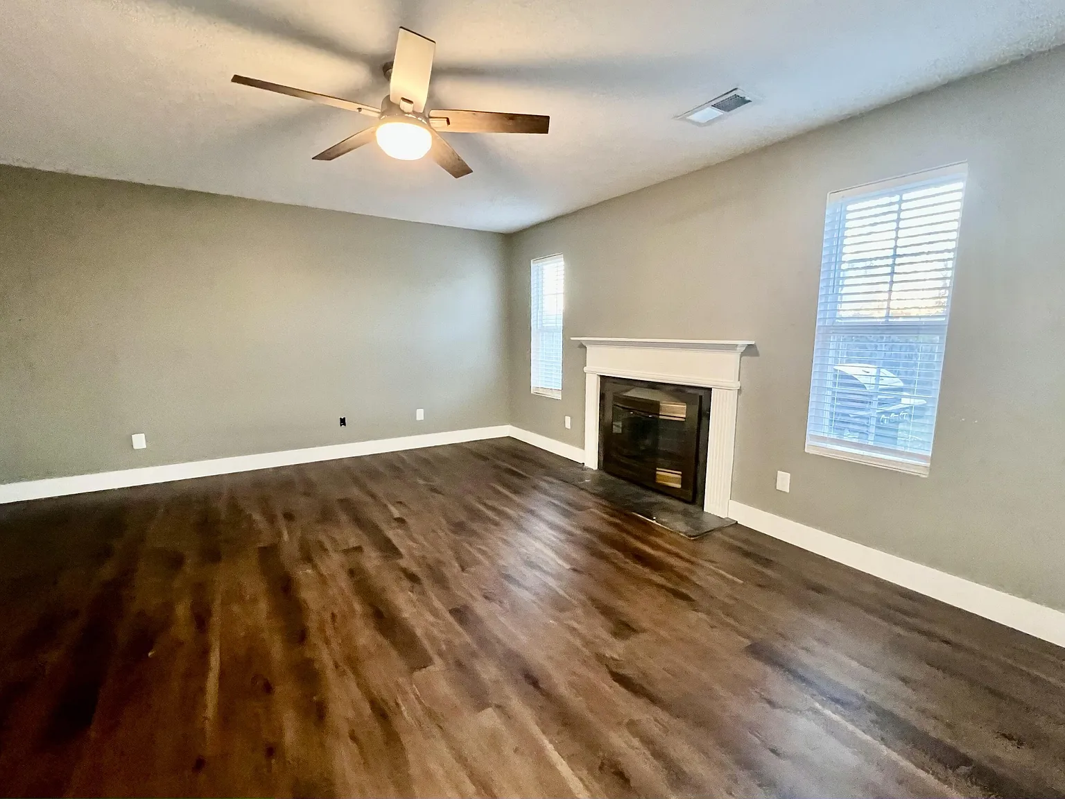 3 bed, 2.5 bath, 1642 sqft, $1,900 — Photo 3