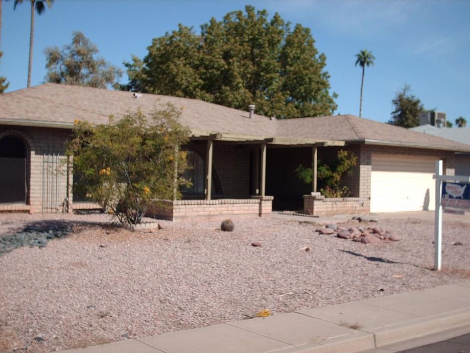 1st image of 2304 E Geneva Dr