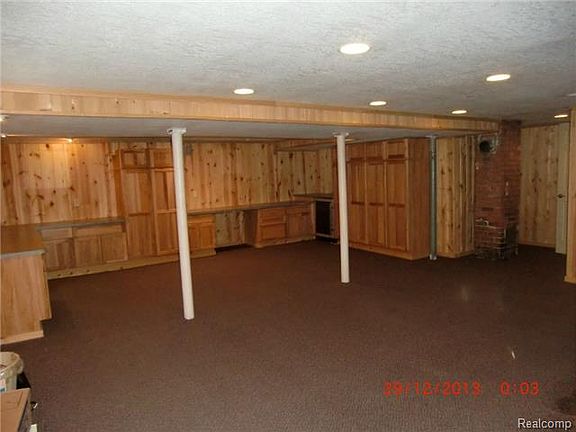 2nd image of 29133 Evergreen St