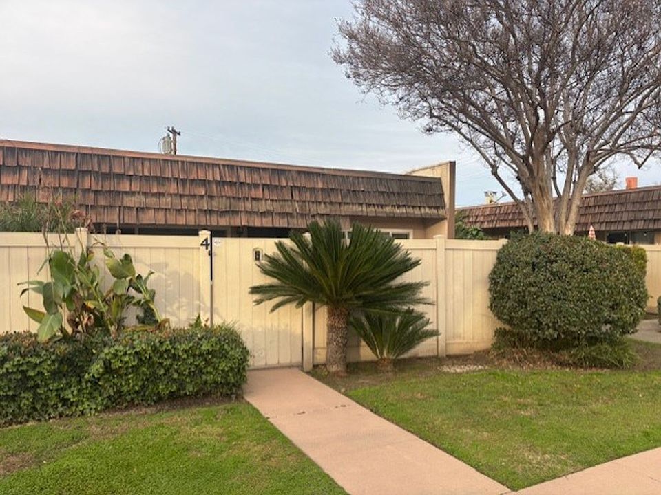 1st image of 3800 Stockdale Hwy APT 4
