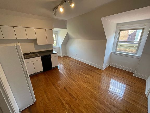 3rd image of 235 S Fairmount St APT 6