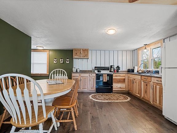 4th image of 391 Charles Dr