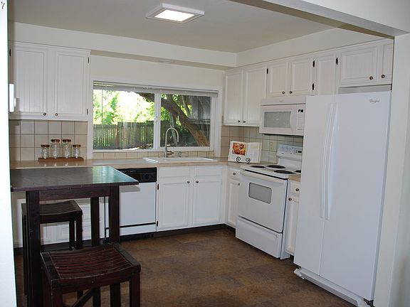 3rd image of 1309 NE 88th St