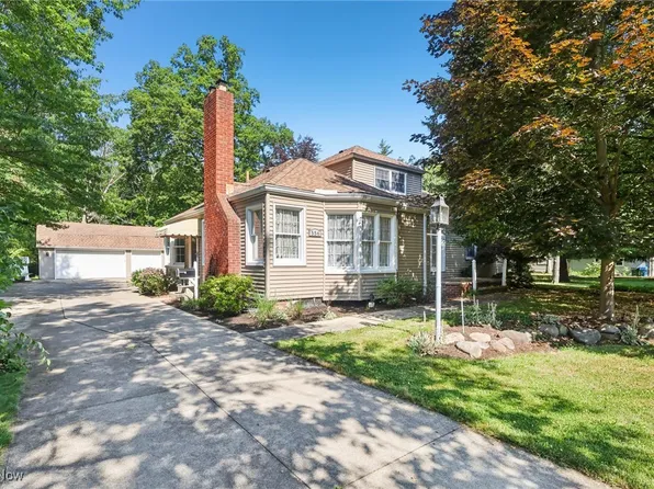 556 Upland Rd, Bay Village, OH 44140