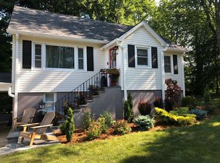 16 Dreps Dr, Mahopac, NY 10541