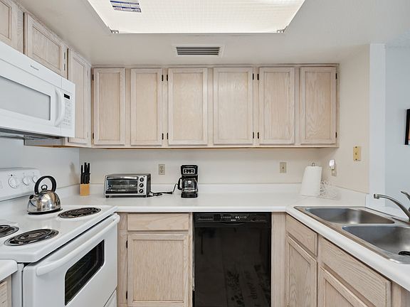 5th image of 11011 N 92nd St Unit 1046