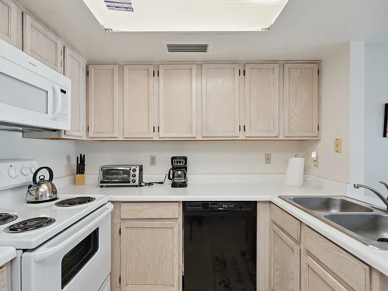 11011 N 92nd St #1046 — Photo 5