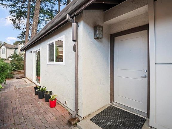 4th image of 298 Edwin Way